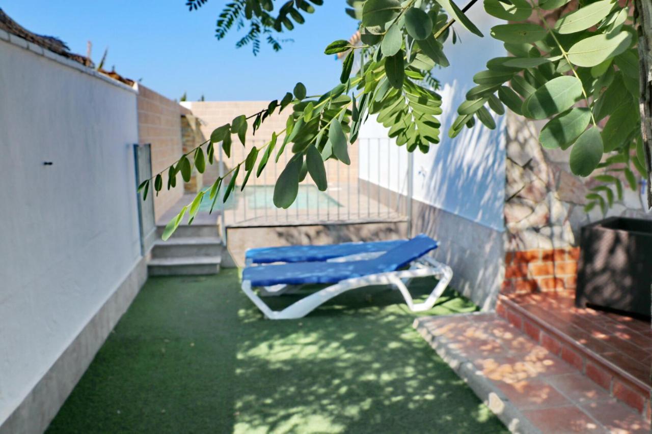 Bungalow La Roa con piscina comunitaria y privada Conil De La Frontera Esterno foto