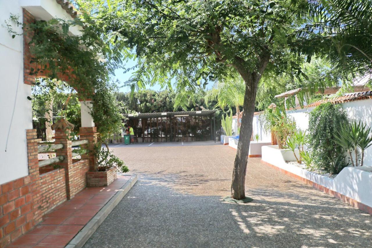 Bungalow La Roa con piscina comunitaria y privada Conil De La Frontera Esterno foto
